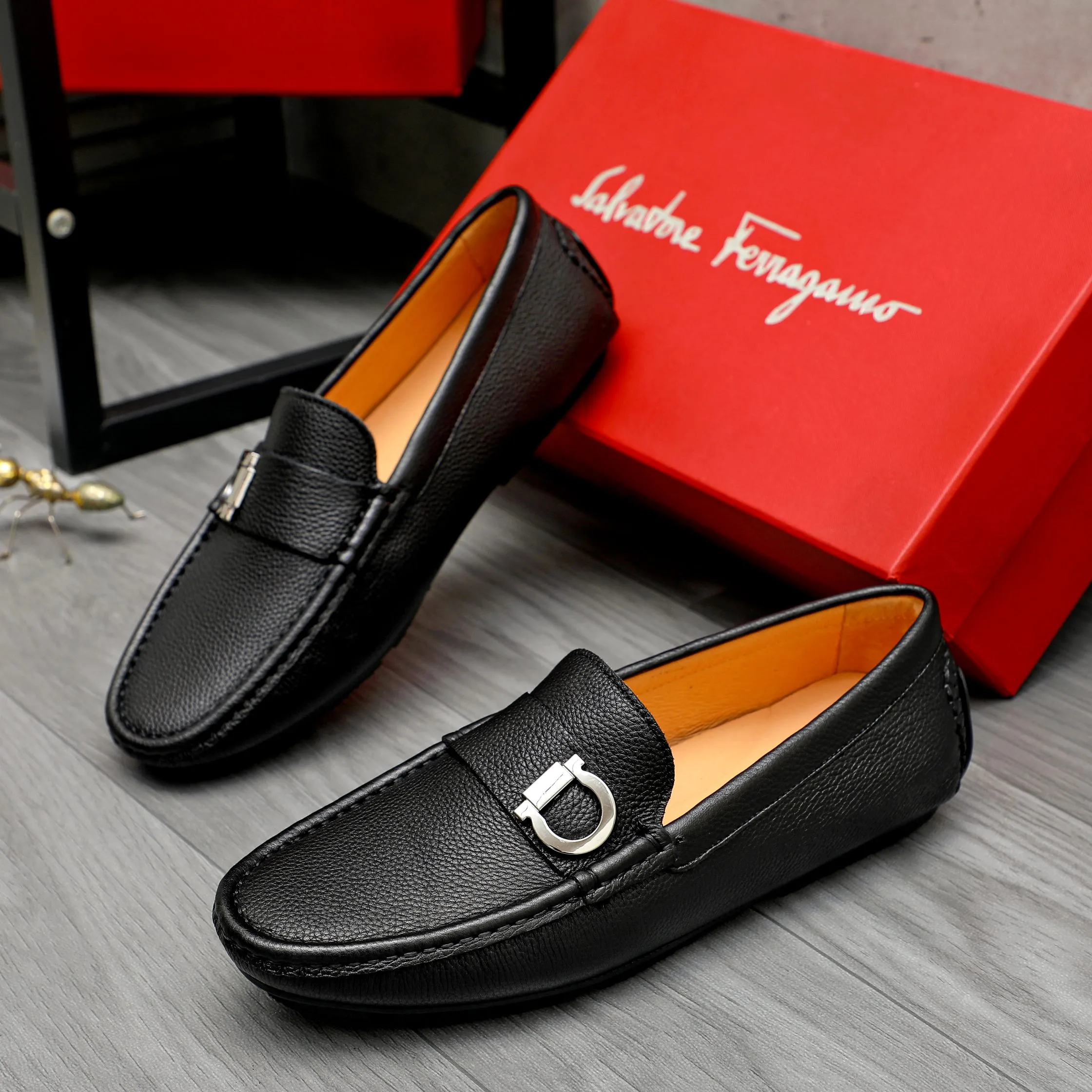 Men's shoes 💰380 Product trademark: Ferragamo "Ferragamo" casual slip-on shoes Regular size: 38-45 (45 is custom-made and non-returnable) Product materials: Selected high-quality pebbled cowhide upper, pigskin lining, rubber outsole